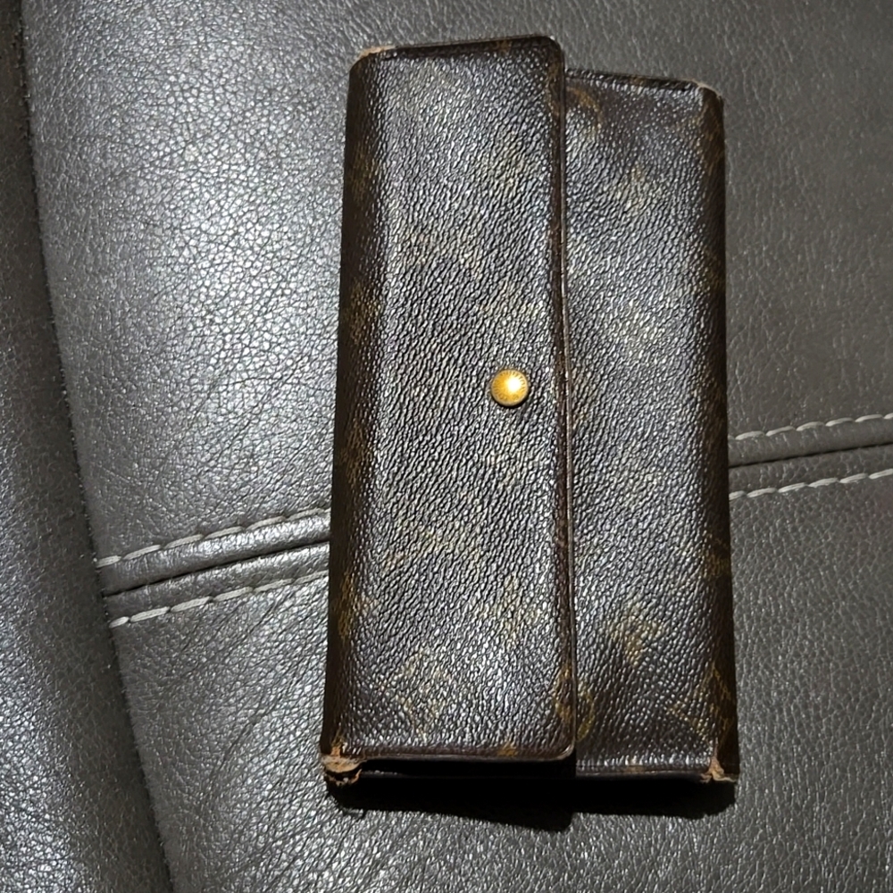 LV long wallet